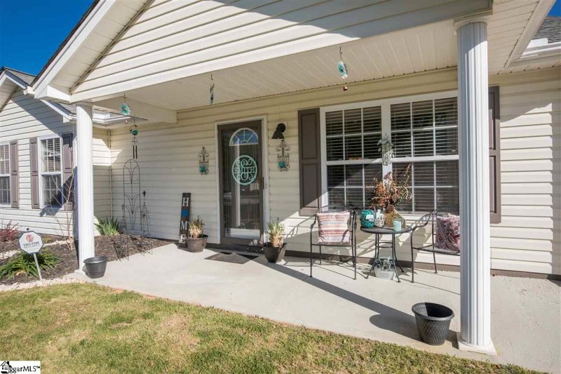 Property image 2 at 419 Lily Pond Lane, Taylors, SC 29687