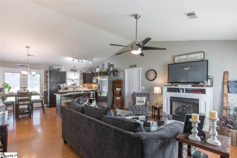 Property image 4 at 419 Lily Pond Lane, Taylors, SC 29687