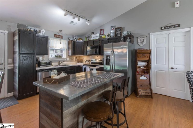 Property image 5 at 419 Lily Pond Lane, Taylors, SC 29687