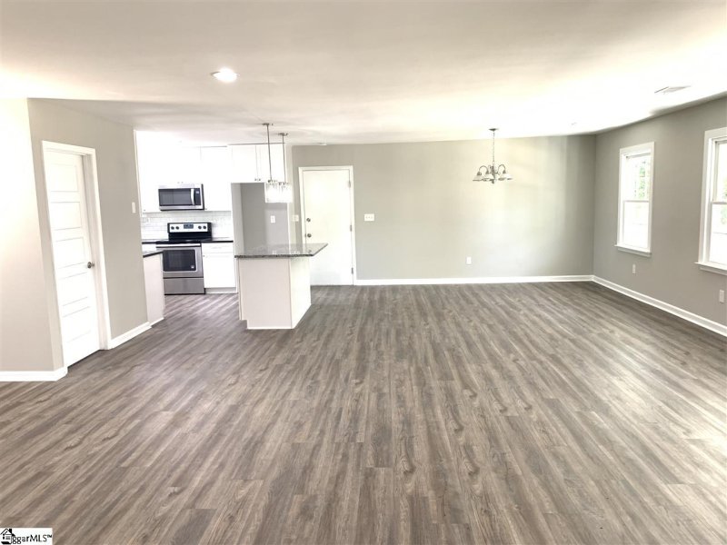 Property image 3 at 6 Doverdale Road, Greenville, SC 29615