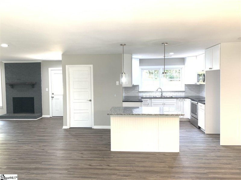 Property image 4 at 6 Doverdale Road, Greenville, SC 29615