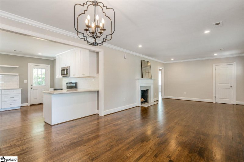 Property image 3 at 28 Brentwood Drive, Greenville, SC 29609