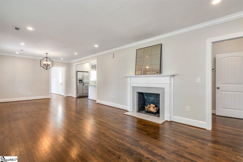 Property image 4 at 28 Brentwood Drive, Greenville, SC 29609