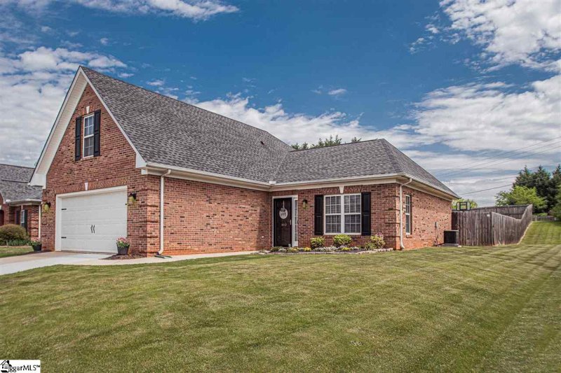 Property image 3 at 812 Palomino Court, Simpsonville, SC 29681