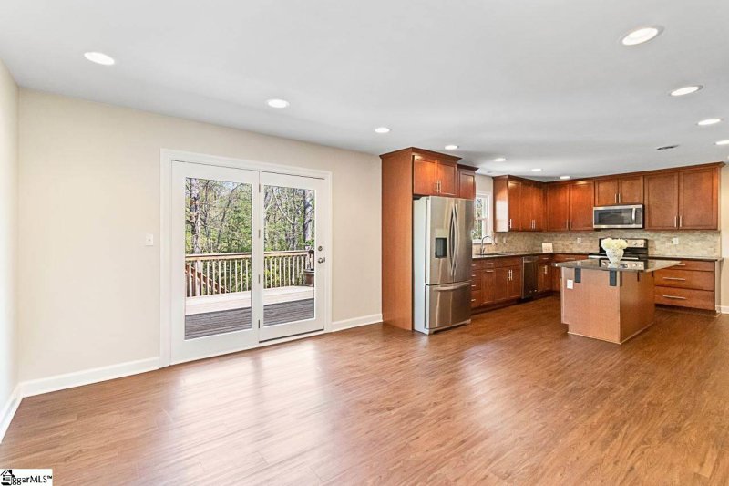 Property image 4 at 9 E Woodburn Drive, Taylors, SC 29687