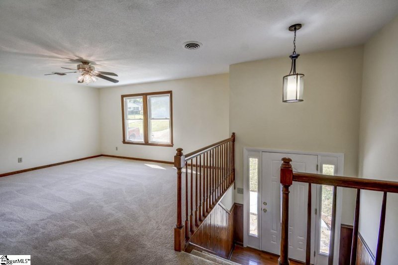 Property image 2 at 206 Lakecrest Drive, Greer, SC 29651