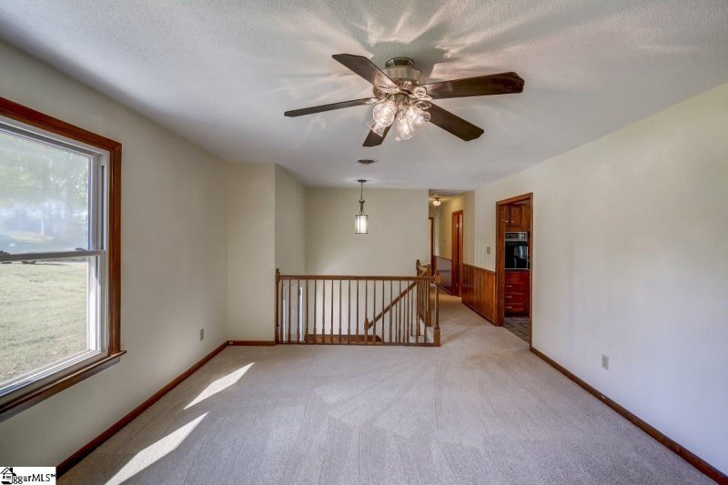 Property image 3 at 206 Lakecrest Drive, Greer, SC 29651