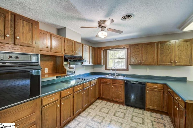 Property image 5 at 206 Lakecrest Drive, Greer, SC 29651