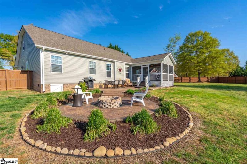 Property image 4 at 403 Sunset Pointe Drive, Lyman, SC 29365