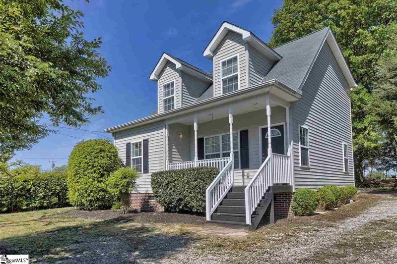 Property image 2 at 13 Simmons Avenue, Greenville, SC 29607