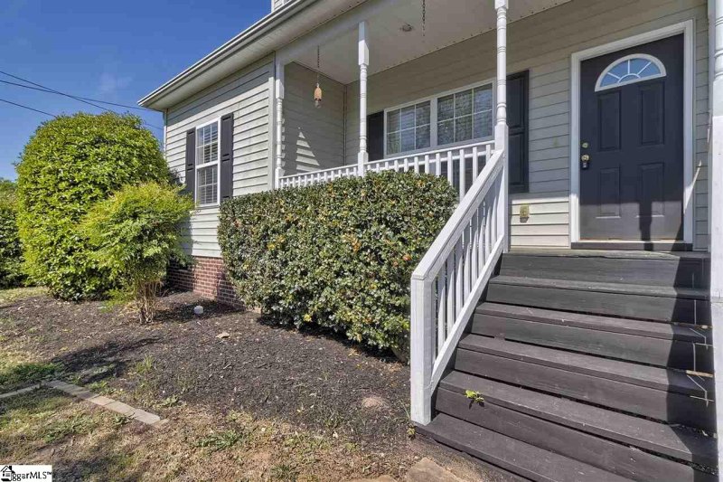 Property image 3 at 13 Simmons Avenue, Greenville, SC 29607