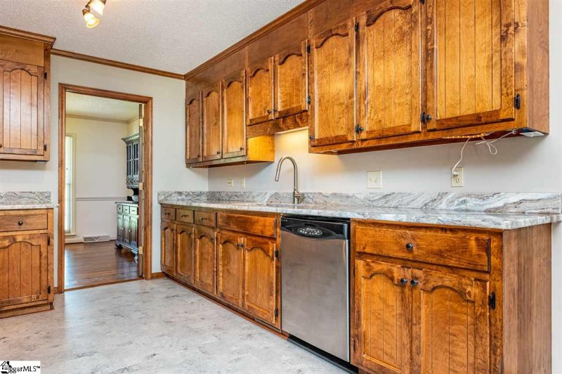 Property image 3 at 510 Silver Ridge Drive, Greer, SC 29651