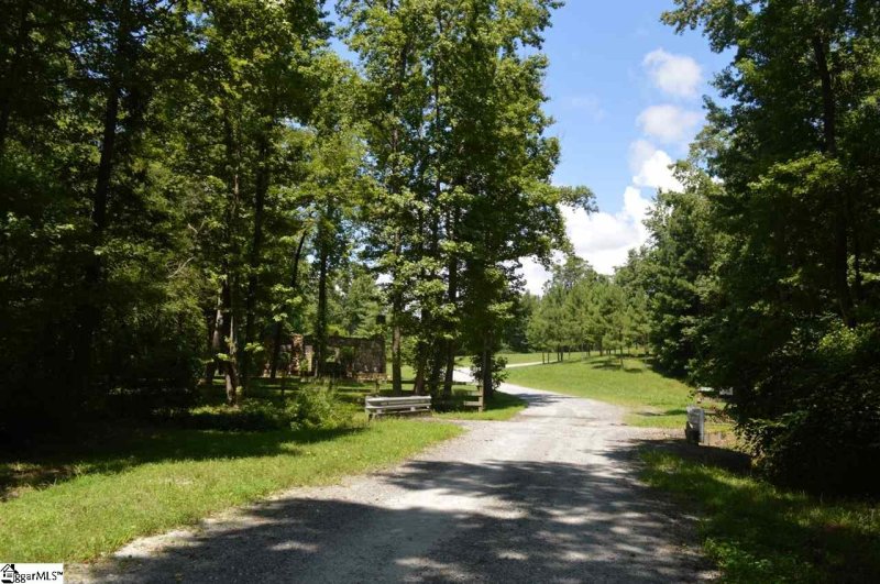 Property image 3 at 54 Stone Cottage Lane, Landrum, SC 29356