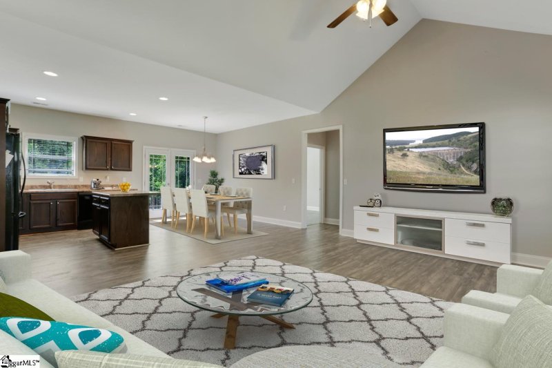 Property image 2 at 22 Alice Farr Drive, Greenville, SC 29617