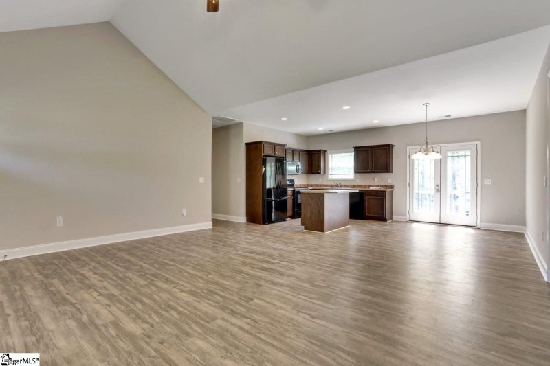 Property image 4 at 22 Alice Farr Drive, Greenville, SC 29617