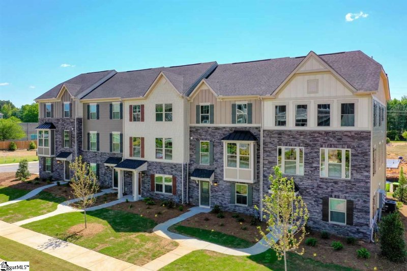 Property image 2 at 10 Eaglefield Lane, Greenville, SC 29607