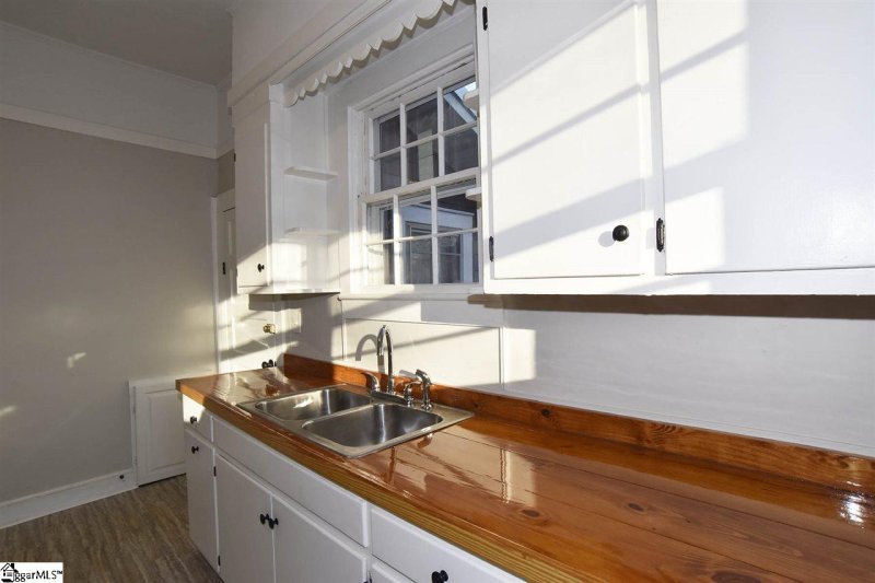 Property image 3 at 4 Geer Street, Greer, SC 29650