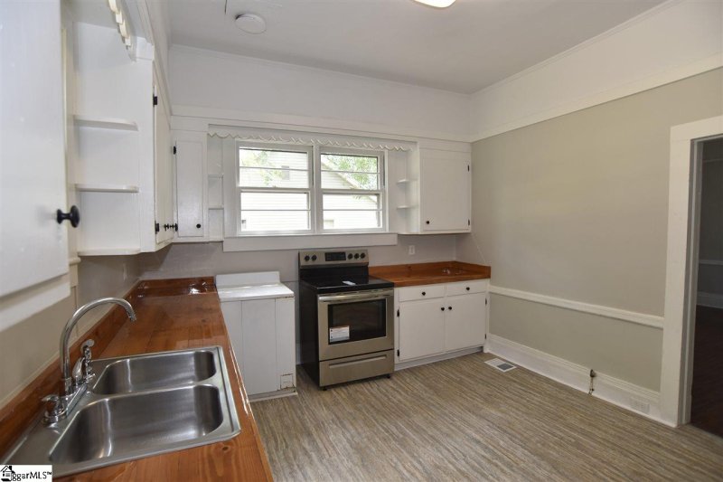 Property image 5 at 4 Geer Street, Greer, SC 29650