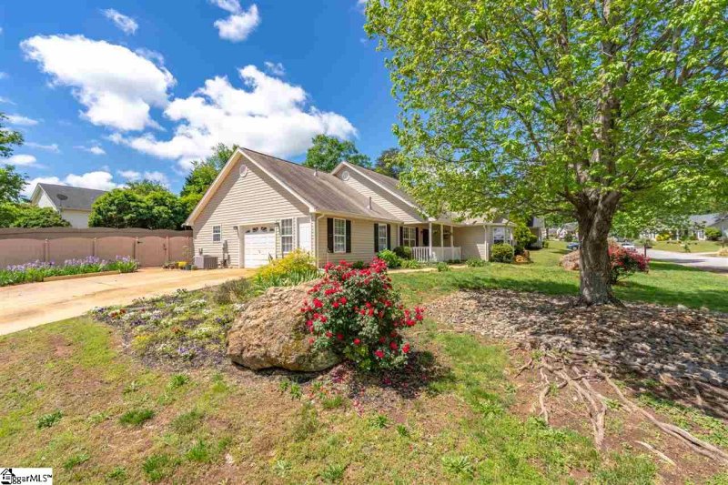 Property image 4 at 1 Red Haven Court, Greer, SC 29650