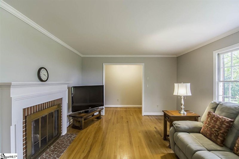 Property image 2 at 104 Knollview Drive, Greenville, SC 29611