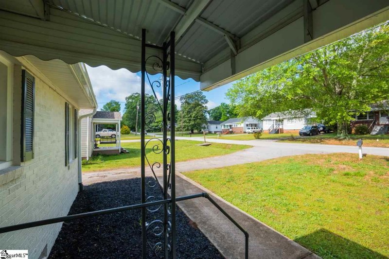 Property image 2 at 102 Sycamore Drive, Greenville, SC 29607-2950