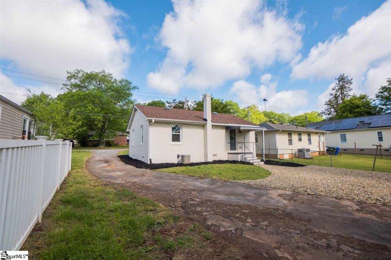 Property image 4 at 102 Sycamore Drive, Greenville, SC 29607-2950