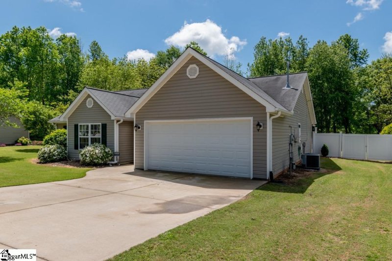 Property image 3 at 117 Kensett Drive, Williamston, SC 29697