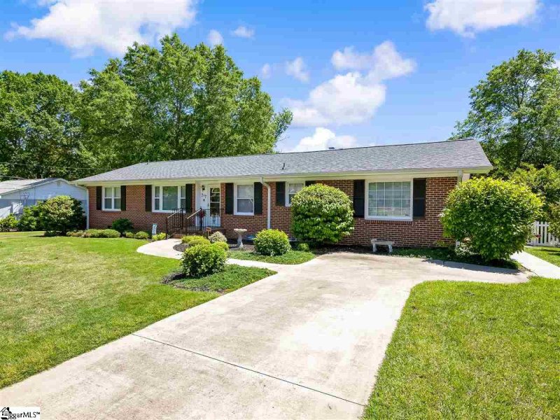 Property image 2 at 707 Confederate Circle, Taylors, SC 29687