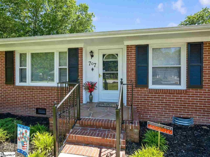 Property image 5 at 707 Confederate Circle, Taylors, SC 29687