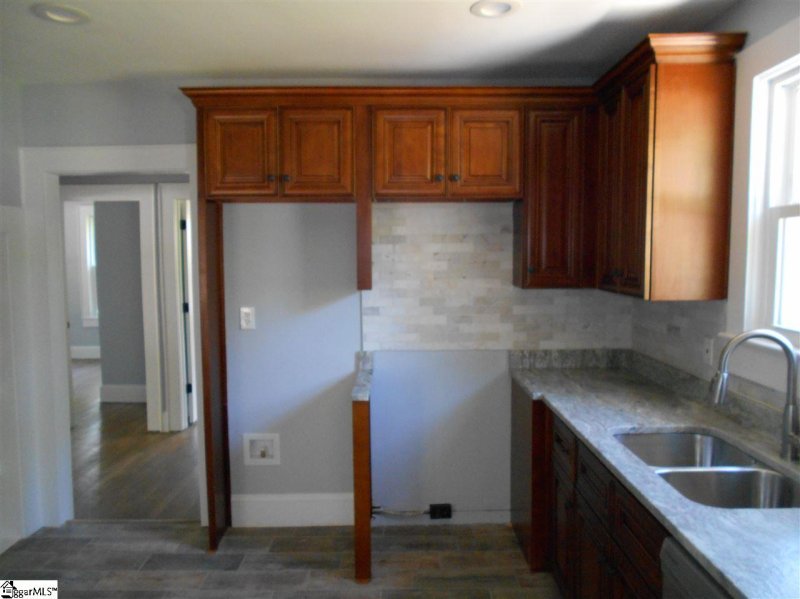 Property image 4 at 30 Beck Avenue, Greenville, SC 29605-2002