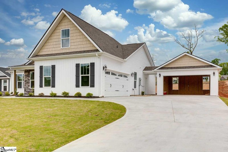 Property image 3 at 9 Judge Looper Court, Travelers Rest, SC 29690