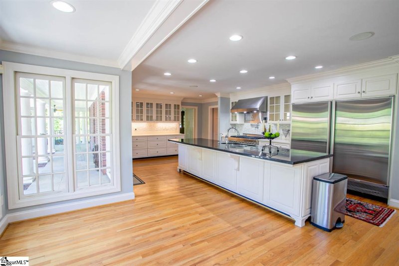 Property image 5 at 8 Ridgeland Drive, Greenville, SC 29601