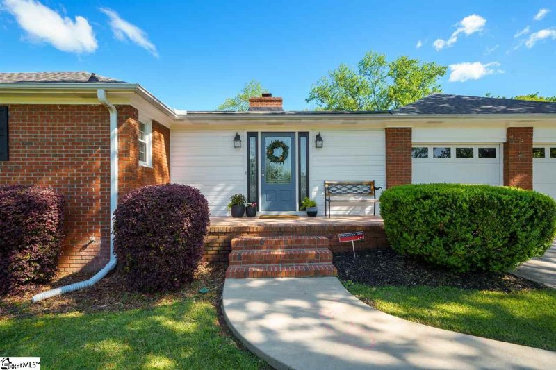 Property image 2 at 121 Sunline Place, Spartanburg, SC 29307