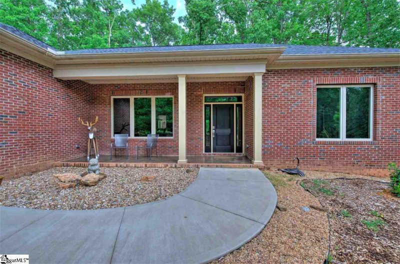 Property image 2 at 107 Coachman Drive, Simpsonville, SC 29681