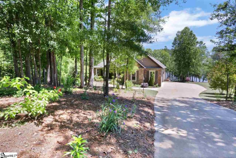 Property image 2 at 328 Bass Cove Drive, Taylors, SC 29687