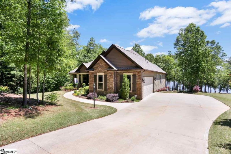 Property image 3 at 328 Bass Cove Drive, Taylors, SC 29687