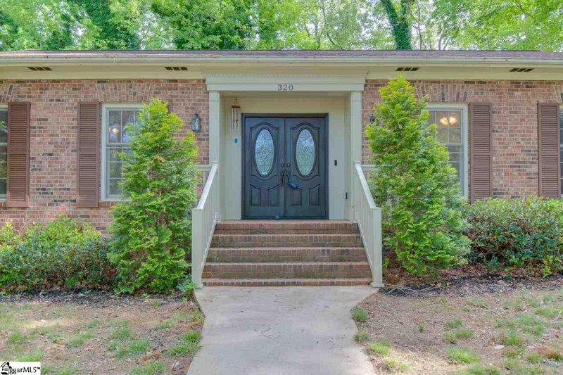 Property image 2 at 320 Lakewood Circle, Greer, SC 29651