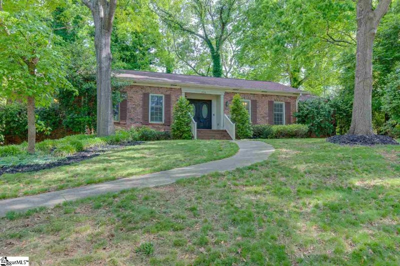 Property image 3 at 320 Lakewood Circle, Greer, SC 29651