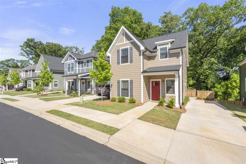 Property image 2 at 27 Greenridge Drive, Greenville, SC 29607