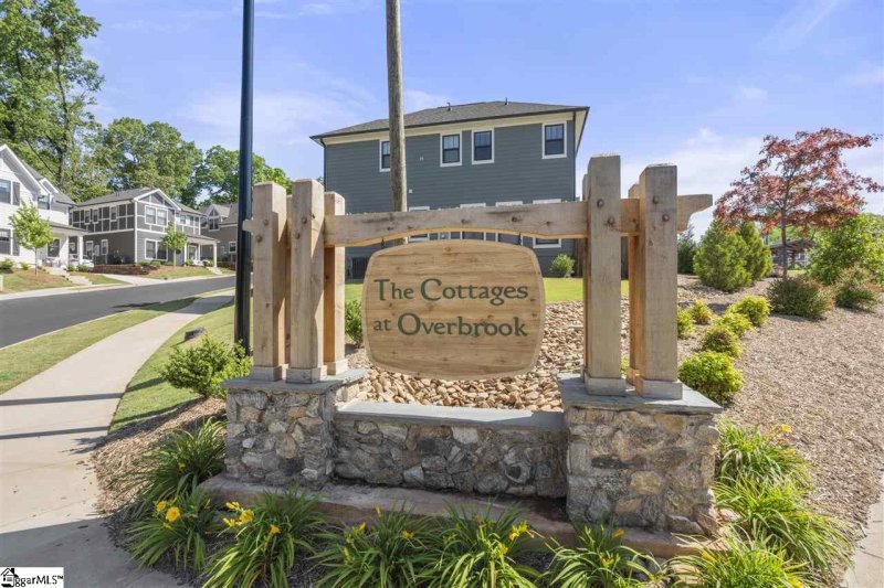 Property image 3 at 27 Greenridge Drive, Greenville, SC 29607