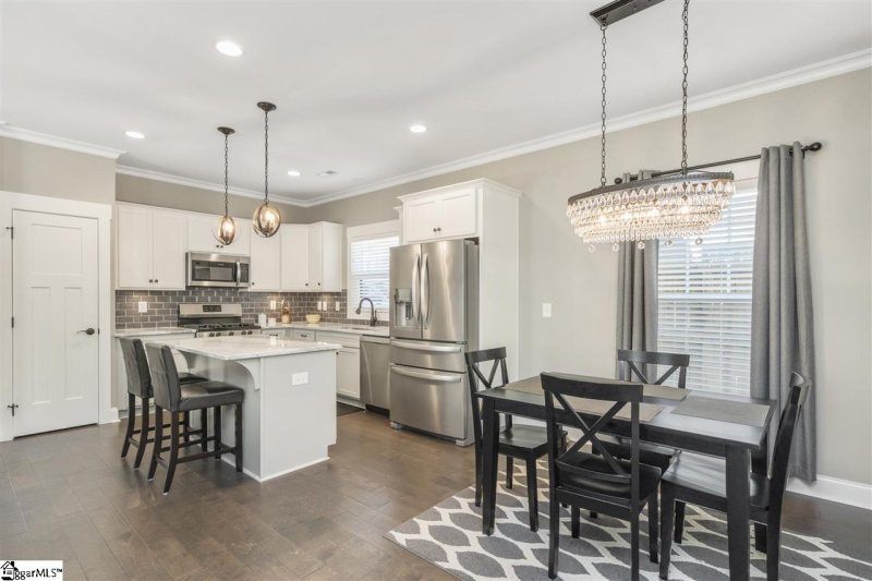 Property image 4 at 27 Greenridge Drive, Greenville, SC 29607