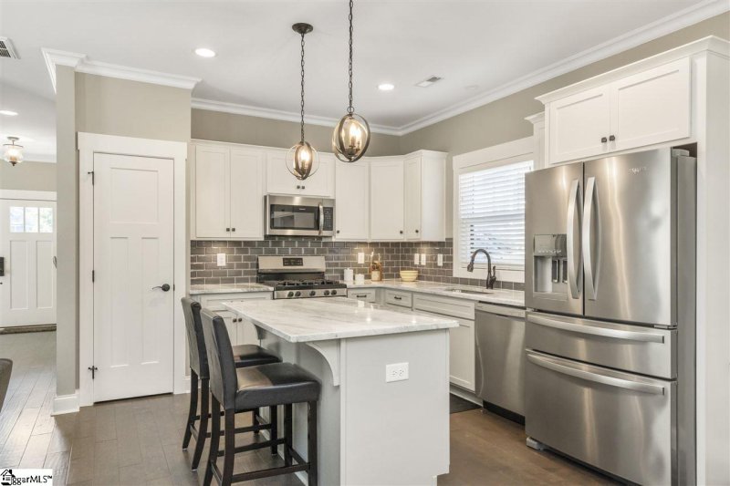 Property image 5 at 27 Greenridge Drive, Greenville, SC 29607