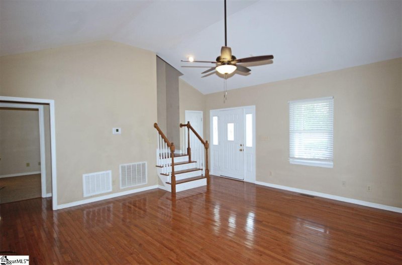 Property image 3 at 5 Darby Hill Lane, Taylors, SC 29687