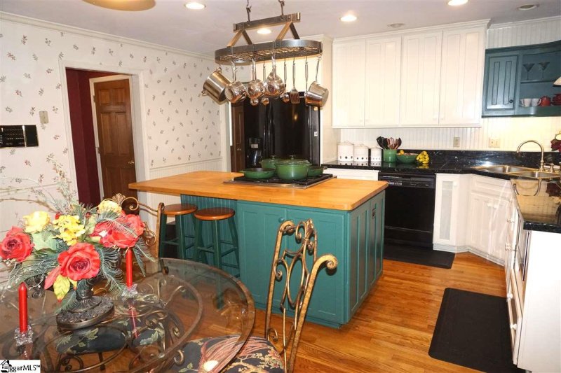 Property image 4 at 2 Thrasher Court, Greenville, SC 29607