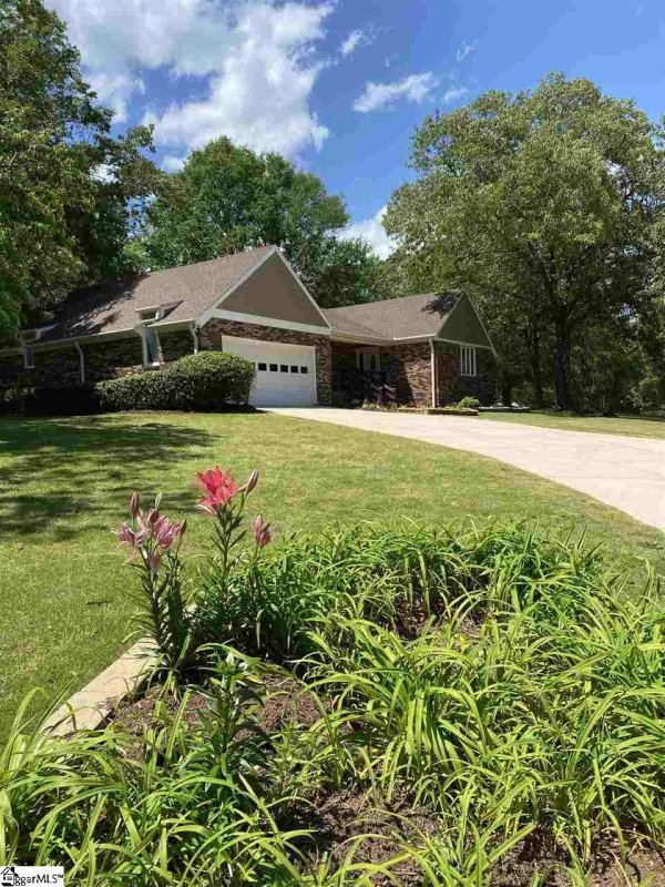 Property image 2 at 113 Chelmsford Drive, Easley, SC 29642