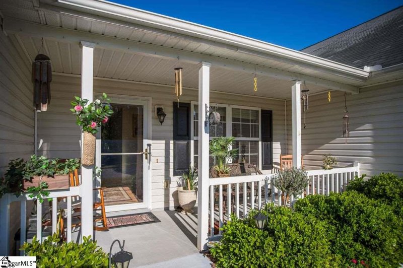 Property image 2 at 12 Landing Lane, Simpsonville, SC 29681