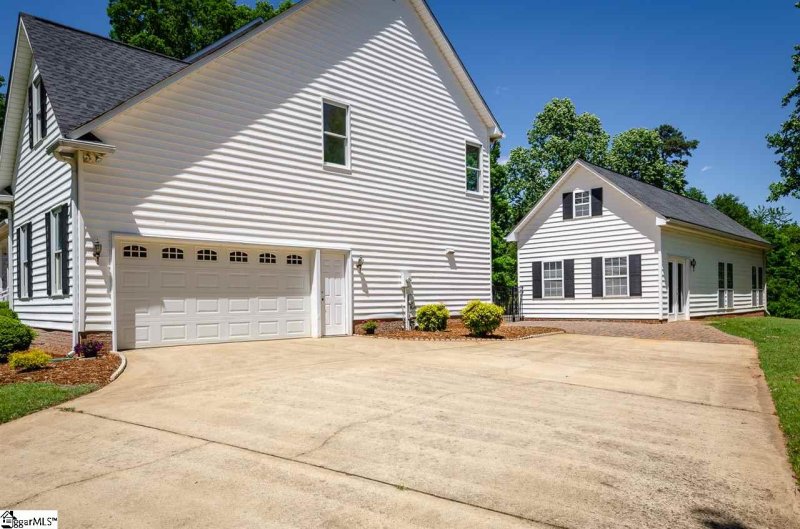 Property image 3 at 300 N Silver Beech Lane, Greer, SC 29651