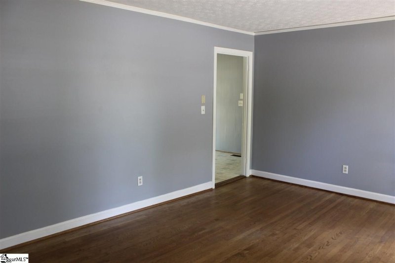 Property image 3 at 302 Longwood Drive, Taylors, SC 29687