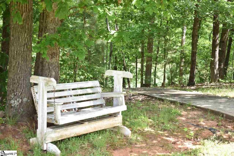 Property image 2 at 220 Bay Ridge Drive, Townville, SC 29689