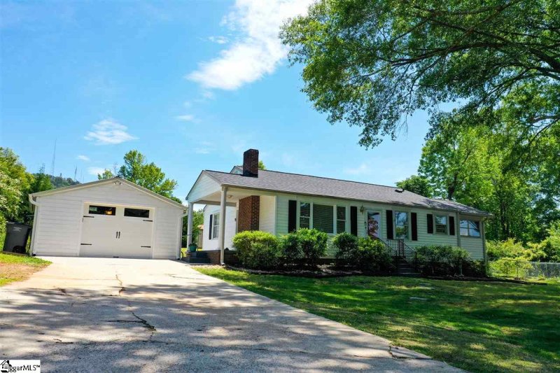 Property image 3 at 102 Stella Avenue, Greenville, SC 29609-6325